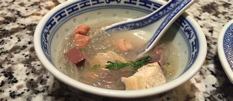  Ganzhou Duck Blood Noodle Soup: Miten Savustettu Silkkipala Juuri Heti Sopii Tihunien Ja Paksun Verenlisän Lämmittelevään Kiehuvaan Kastikkeeseen?