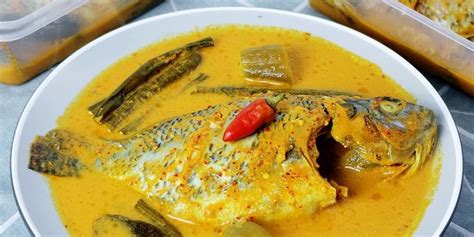  Gulai Ikan, mausteinen ja täyteläinen kala- ja kookoskerma keitos