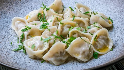  Pelmeni Umamia ja Hämmentävää Mauttomuutta Täynnä!